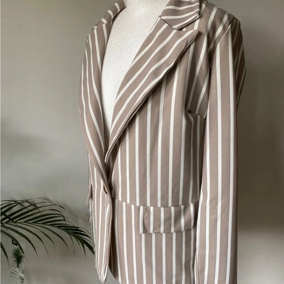 I Saw It First Pinstripe Oversized Longline Blazer Size 6 Stone - Picture 3 of 4